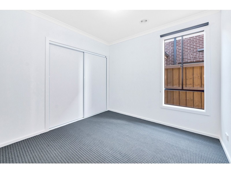 15 Swallowtail Avenue, Clyde North VIC 3978