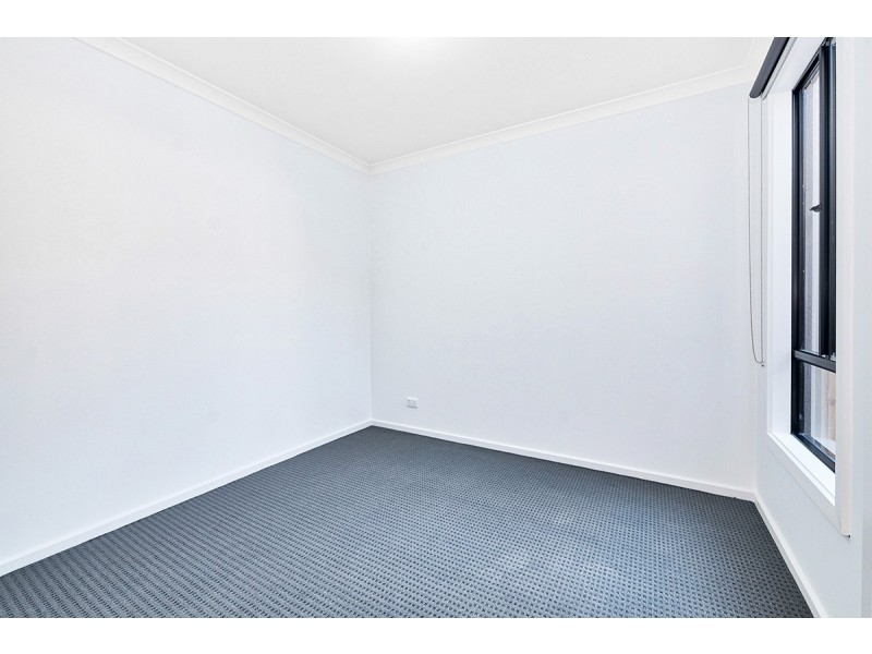 15 Swallowtail Avenue, Clyde North VIC 3978