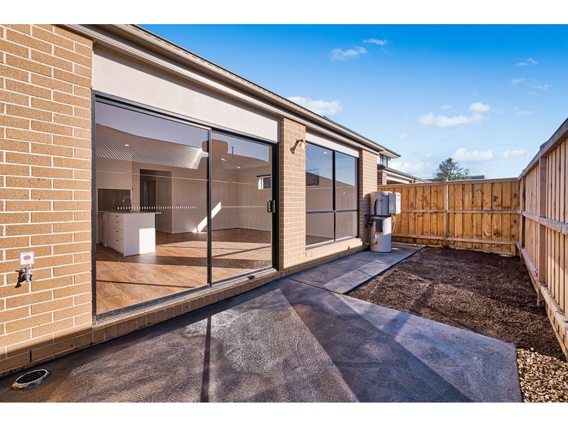 15 Swallowtail Avenue, Clyde North VIC 3978