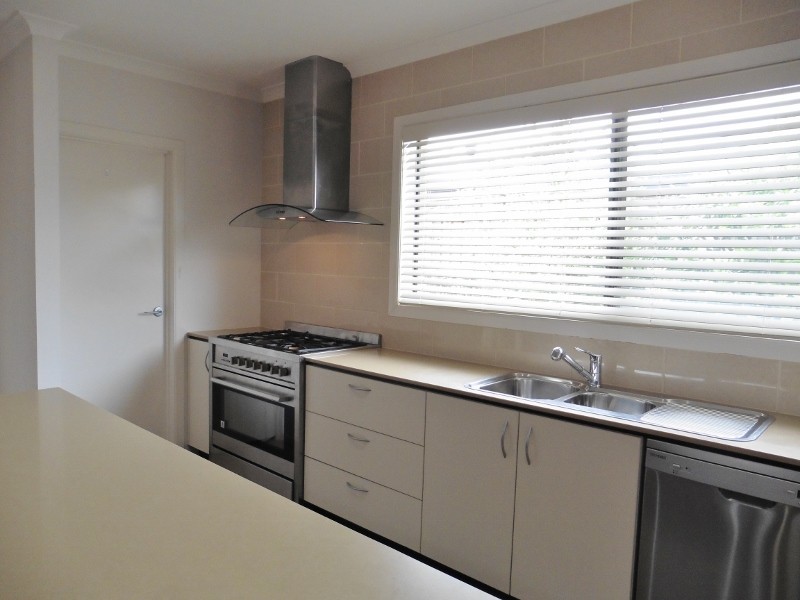 7 Albida Parade, Lyndhurst VIC 3975