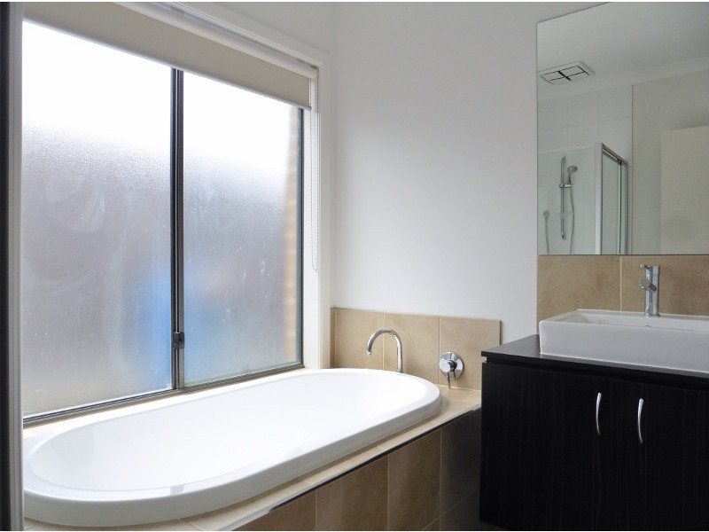 7 Albida Parade, Lyndhurst VIC 3975