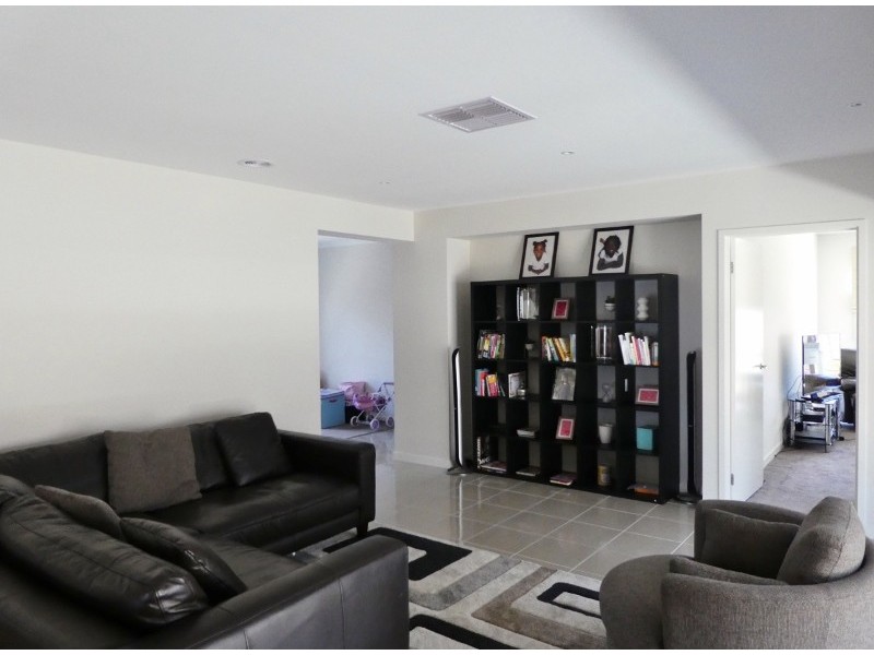 42 Green Gully Road, Clyde VIC 3978