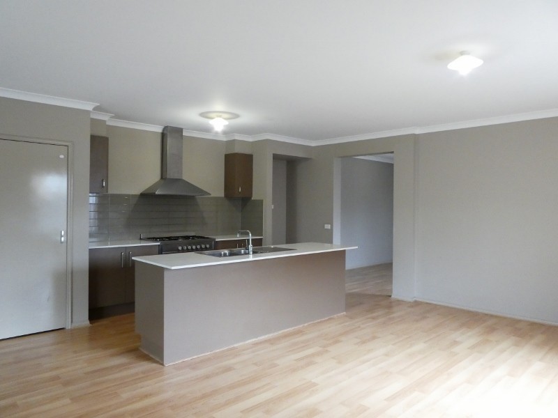 3 Buckskin Dr, Clyde North VIC 3978