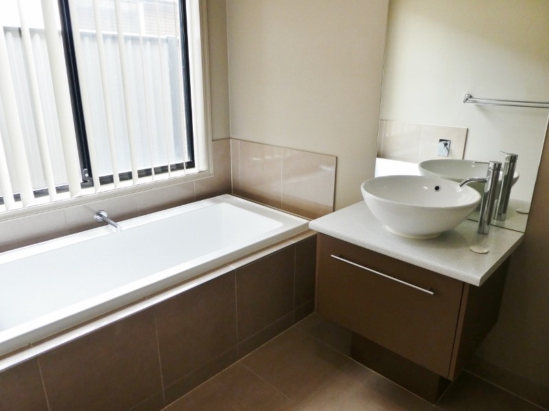 3 Buckskin Dr, Clyde North VIC 3978