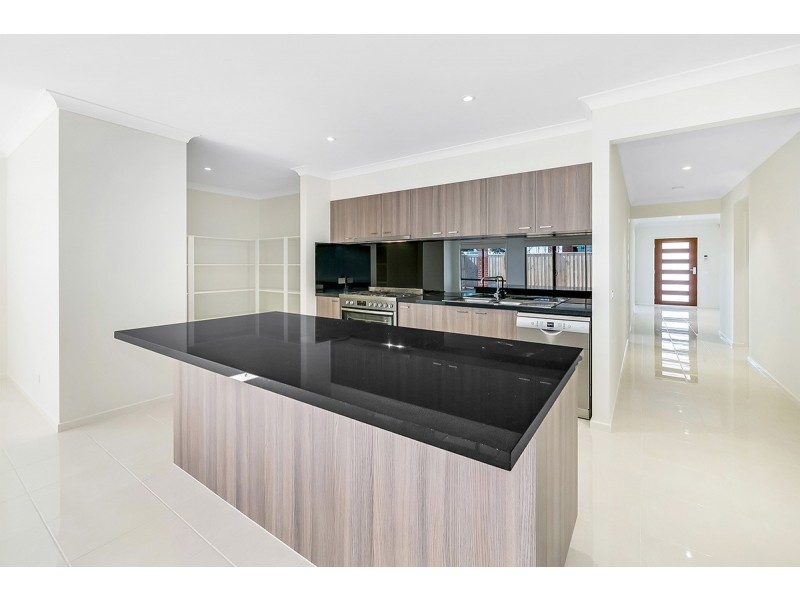 27 Cornhill Road, Clyde North VIC 3978