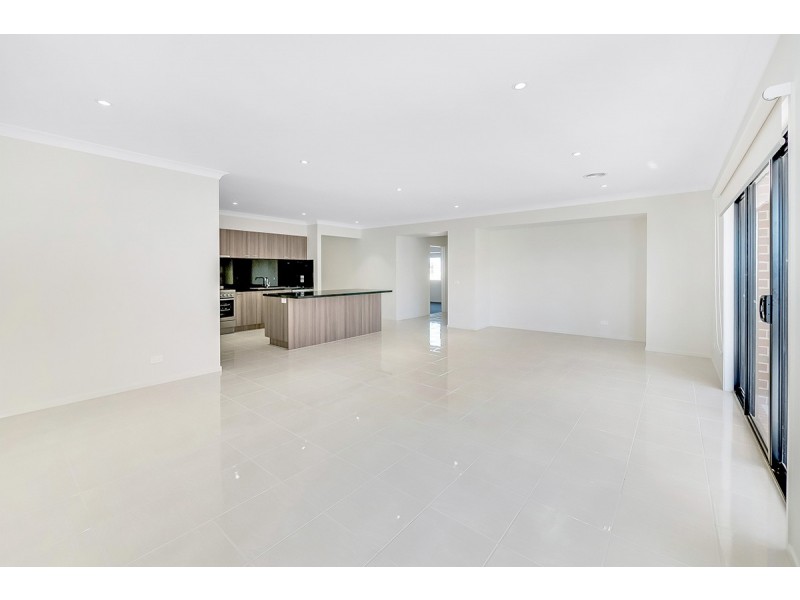 27 Cornhill Road, Clyde North VIC 3978