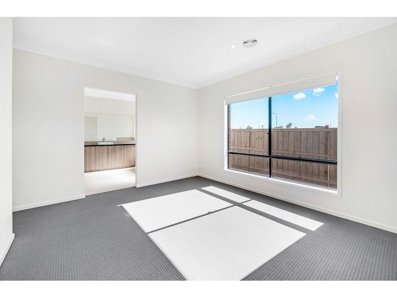 27 Cornhill Road, Clyde North VIC 3978