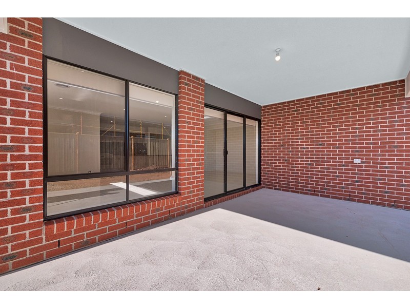 27 Cornhill Road, Clyde North VIC 3978