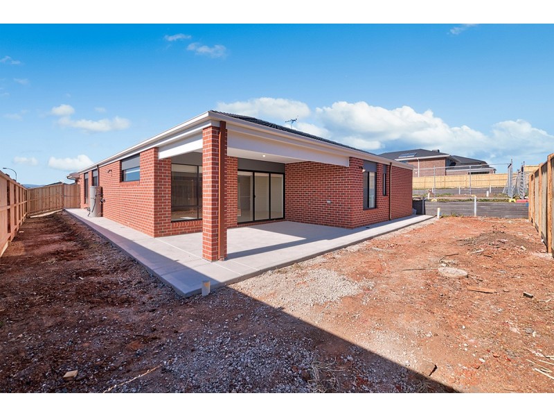 27 Cornhill Road, Clyde North VIC 3978