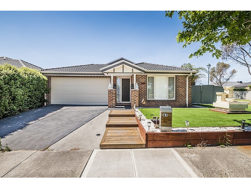 41 Statesman Circuit, Cranbourne East VIC 3977