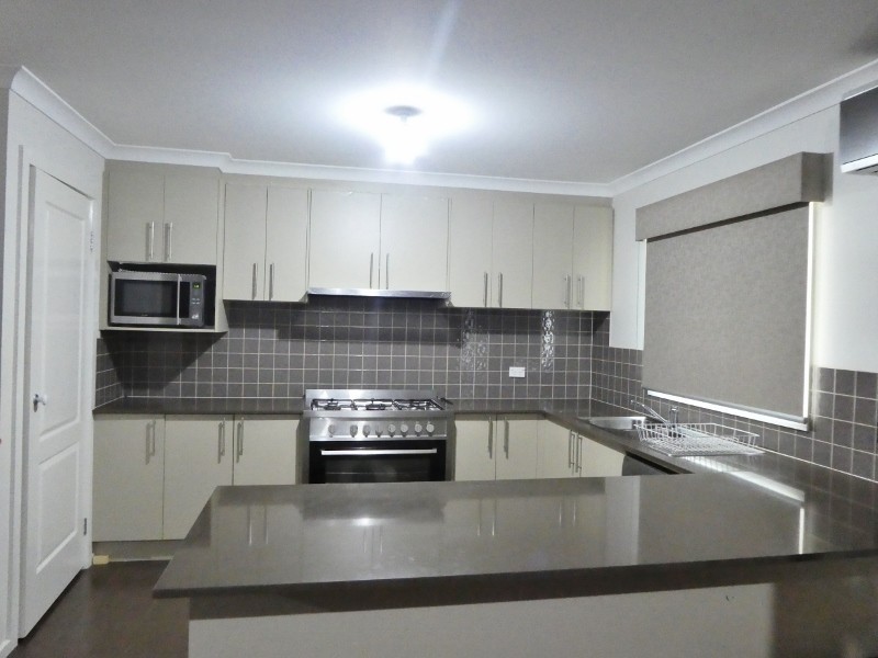41 Statesman Circuit, Cranbourne East VIC 3977