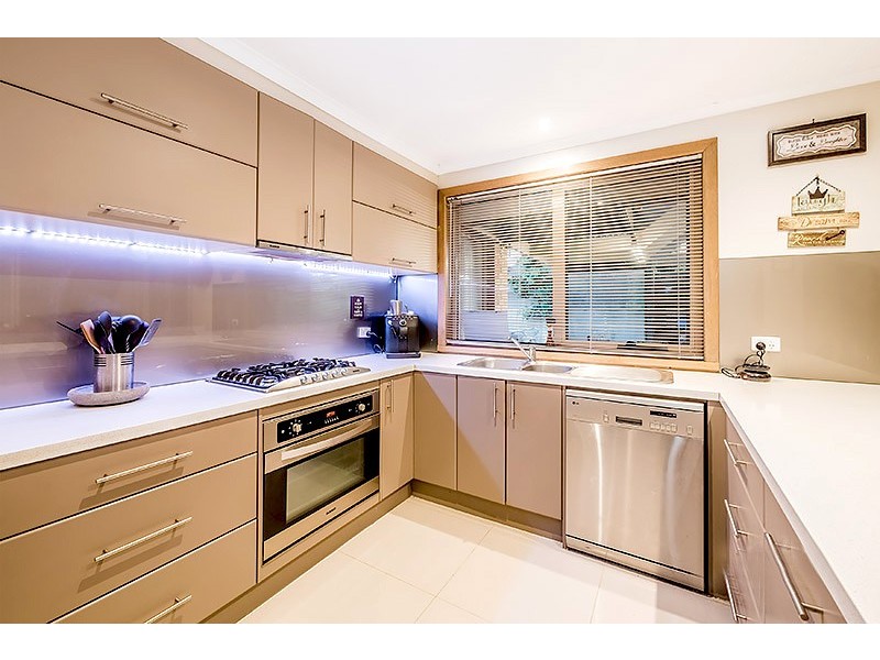 144 Lawless Drive, Cranbourne North VIC 3977