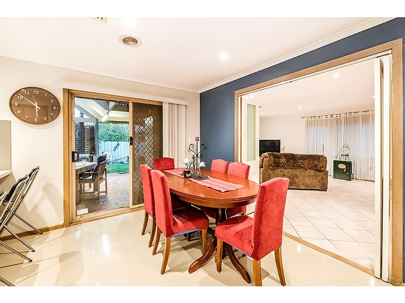 144 Lawless Drive, Cranbourne North VIC 3977