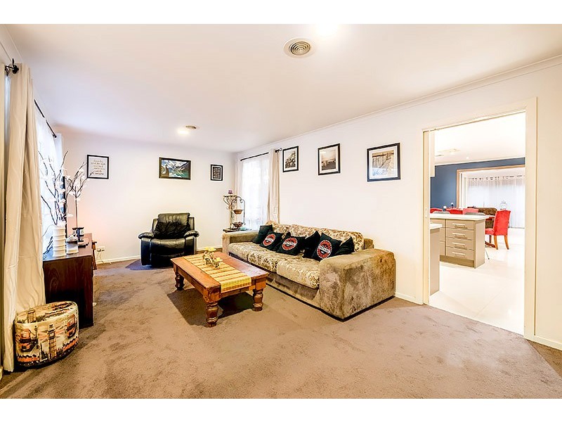 144 Lawless Drive, Cranbourne North VIC 3977