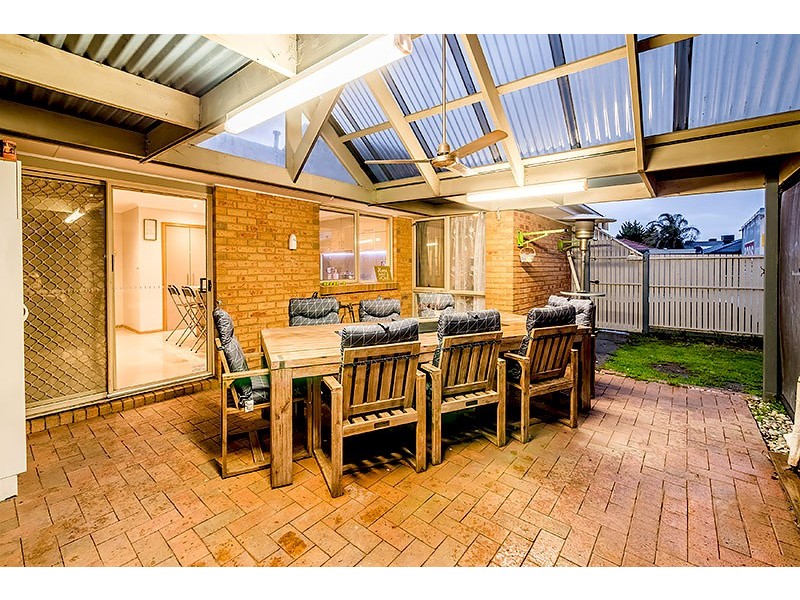 144 Lawless Drive, Cranbourne North VIC 3977