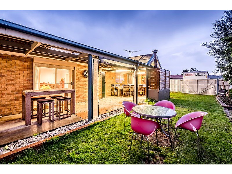 144 Lawless Drive, Cranbourne North VIC 3977