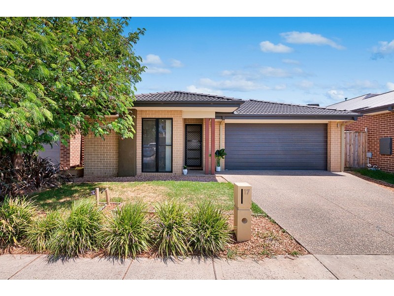 17 Mitta Mitta Street, Clyde North VIC 3978