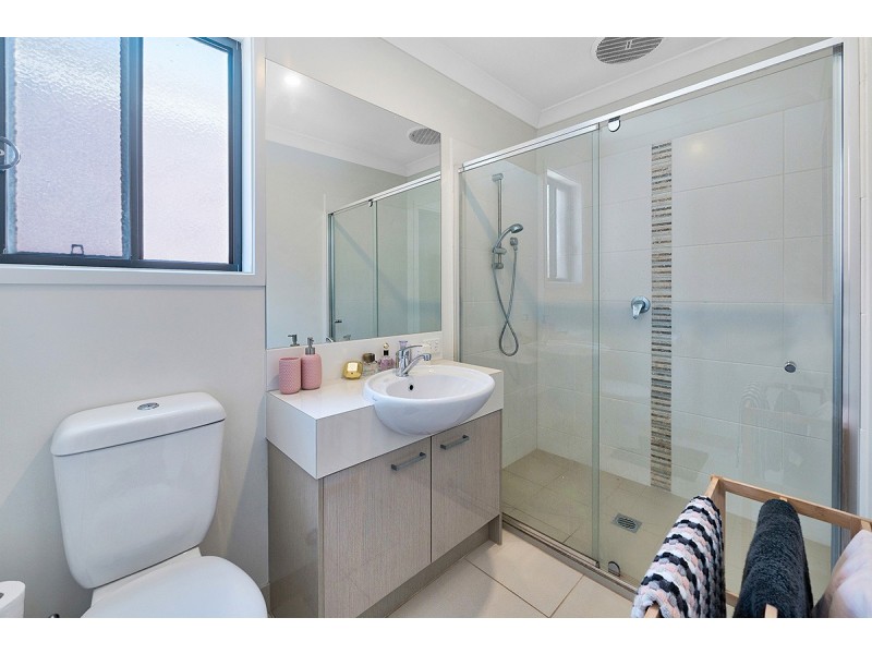 17 Mitta Mitta Street, Clyde North VIC 3978