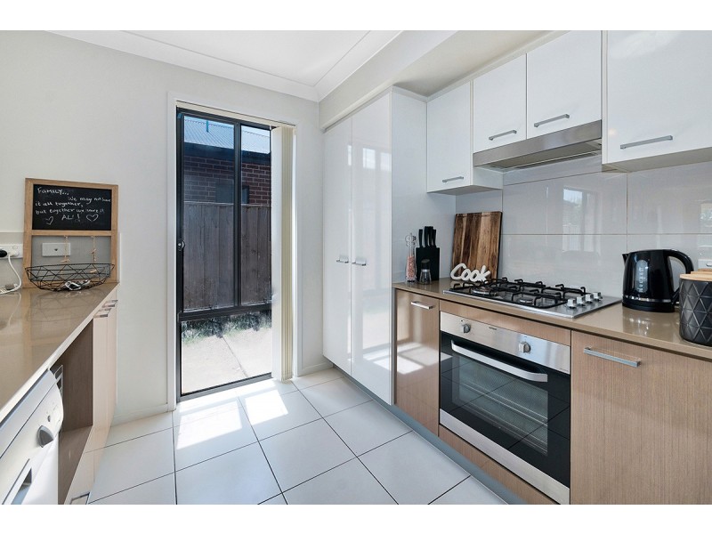 17 Mitta Mitta Street, Clyde North VIC 3978