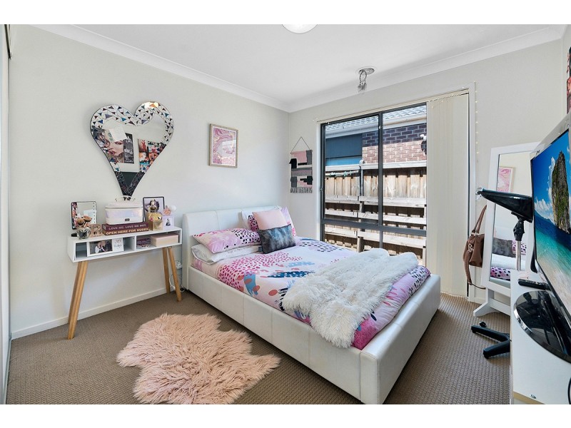 17 Mitta Mitta Street, Clyde North VIC 3978