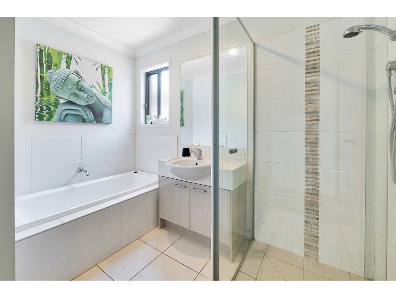 17 Mitta Mitta Street, Clyde North VIC 3978