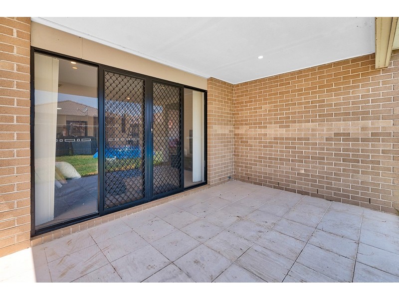 17 Mitta Mitta Street, Clyde North VIC 3978