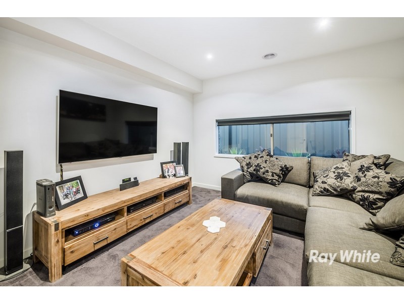 10 Gillingham Crescent, Clyde North VIC 3978