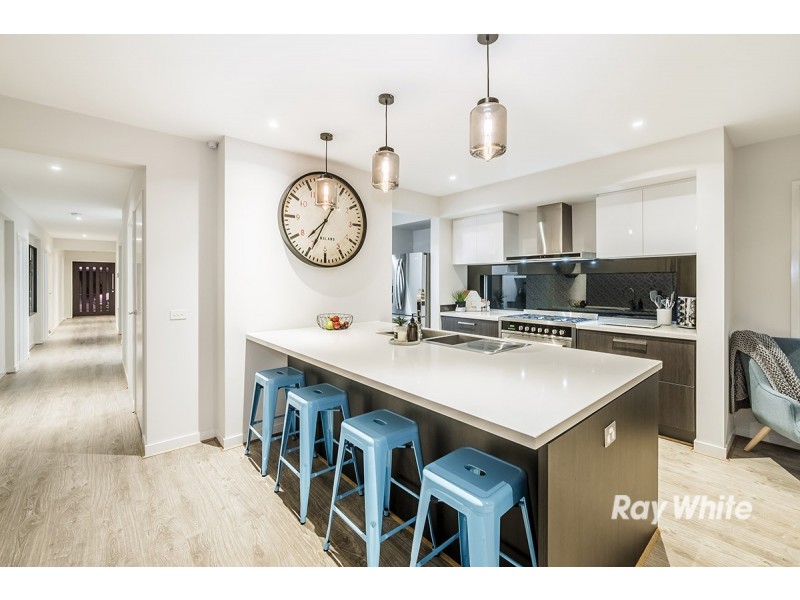 10 Gillingham Crescent, Clyde North VIC 3978