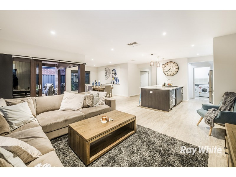 10 Gillingham Crescent, Clyde North VIC 3978