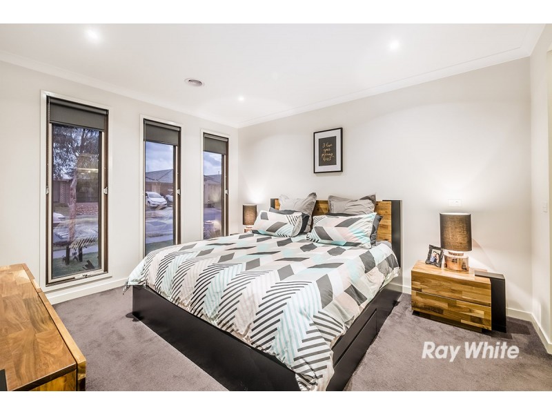 10 Gillingham Crescent, Clyde North VIC 3978