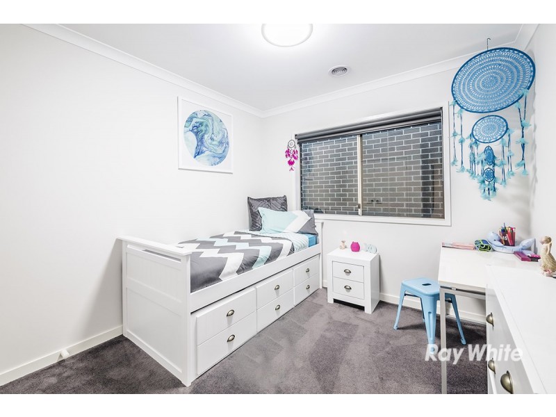 10 Gillingham Crescent, Clyde North VIC 3978