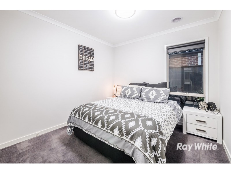 10 Gillingham Crescent, Clyde North VIC 3978