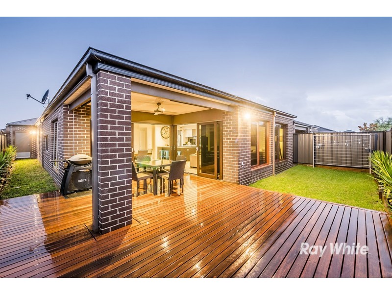 10 Gillingham Crescent, Clyde North VIC 3978