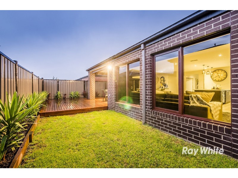 10 Gillingham Crescent, Clyde North VIC 3978