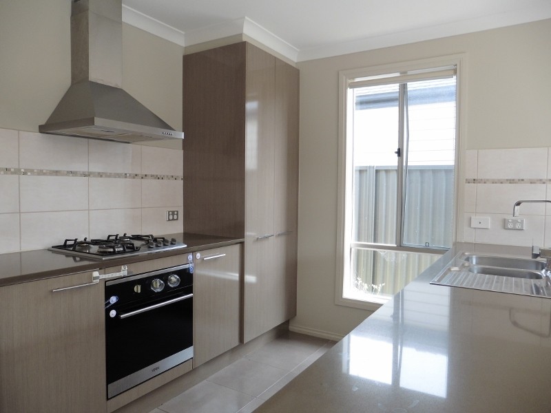 26 Canmore Street, Cranbourne East VIC 3977