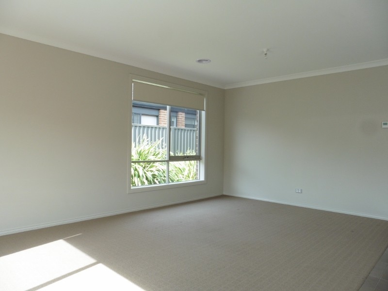 26 Canmore Street, Cranbourne East VIC 3977