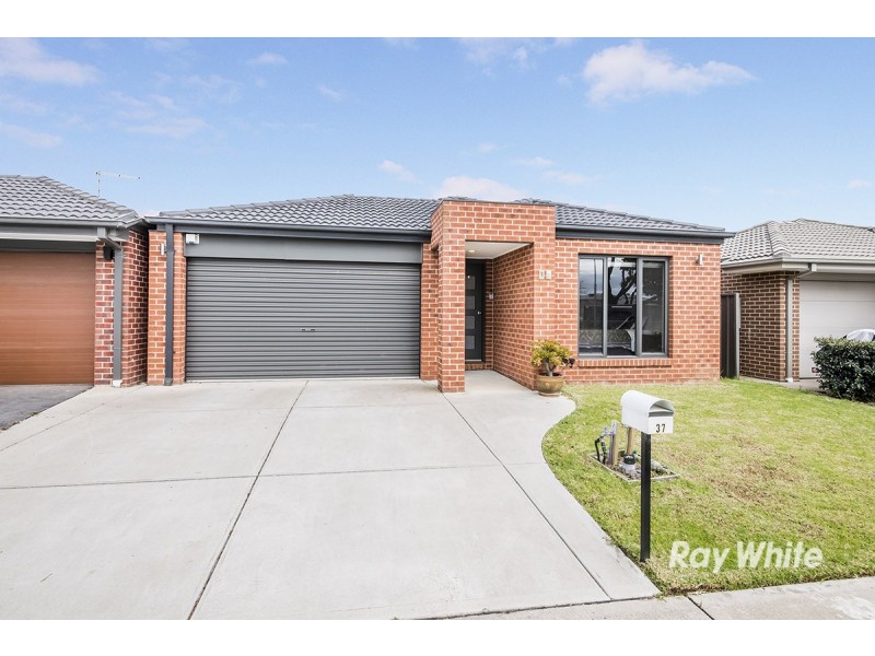 37 Barossa Drive, Clyde North VIC 3978