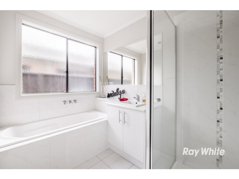 37 Barossa Drive, Clyde North VIC 3978