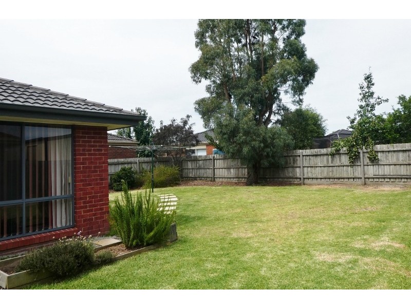 1 Alberton Drive, Cranbourne West VIC 3977
