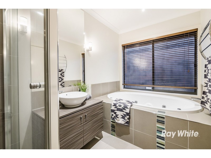 5 Locky Grove, Lyndhurst VIC 3975