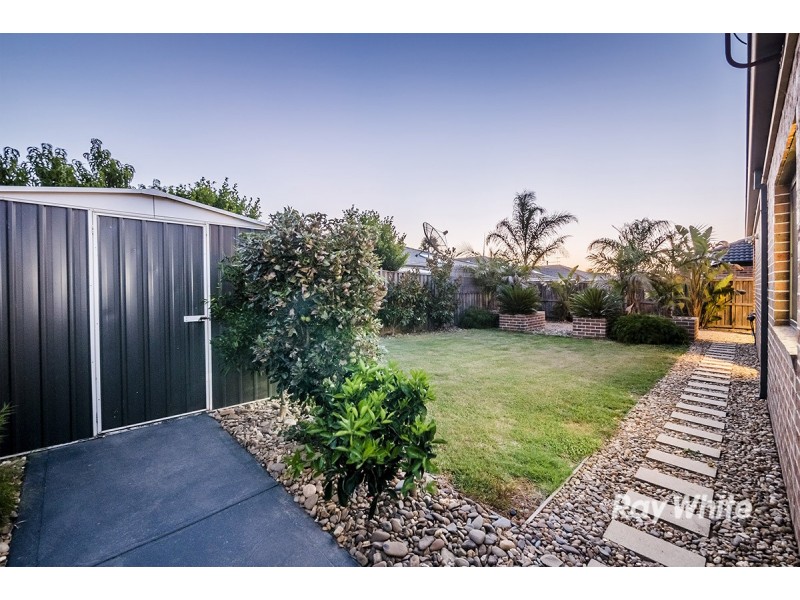 5 Locky Grove, Lyndhurst VIC 3975