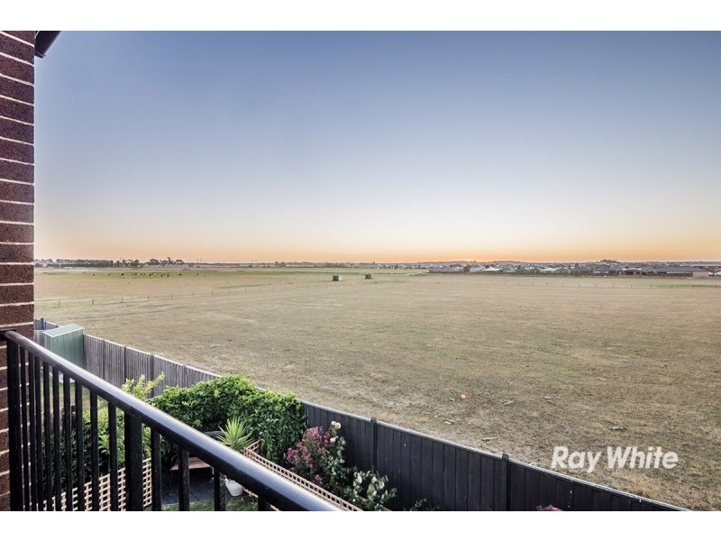 38 Macumba Drive, Clyde North VIC 3978