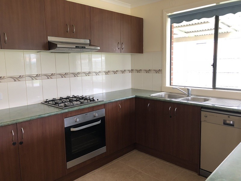 8 Danae Place, Cranbourne West VIC 3977