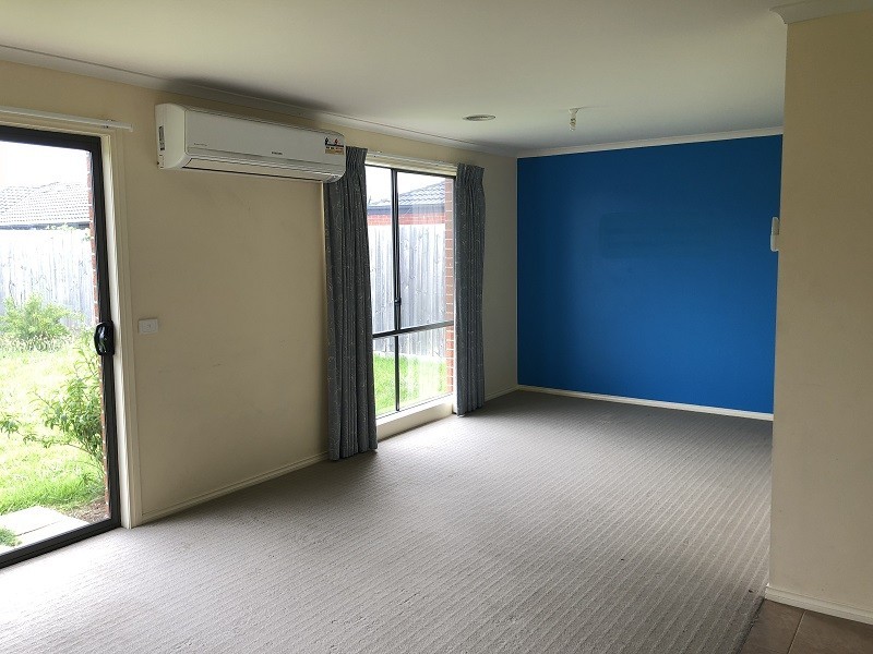 8 Danae Place, Cranbourne West VIC 3977