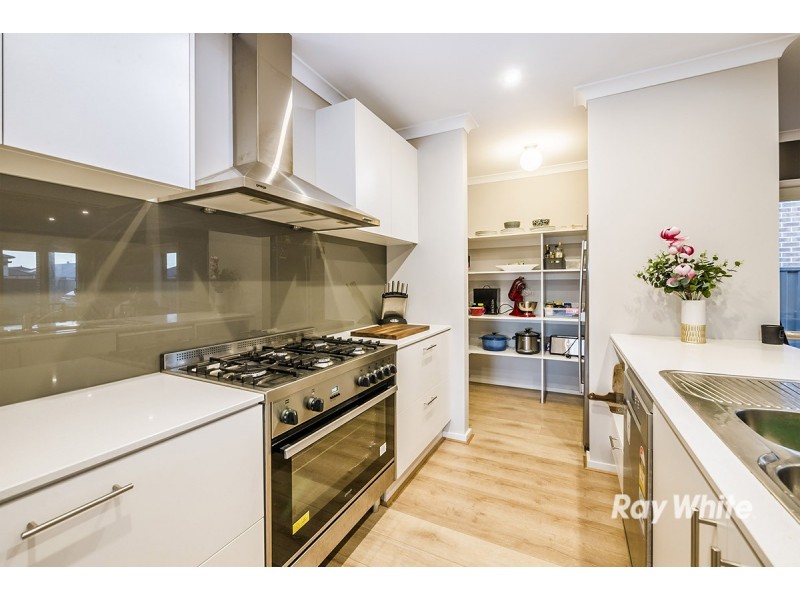 7 Tinnadice Road, Cranbourne East VIC 3977