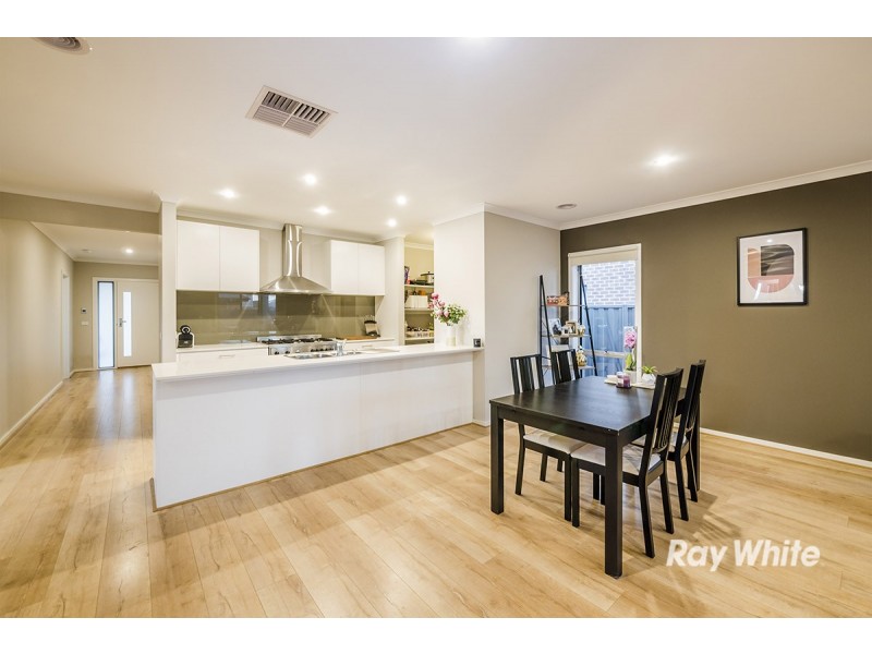 7 Tinnadice Road, Cranbourne East VIC 3977