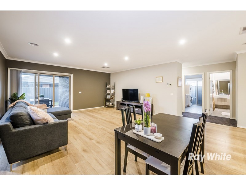 7 Tinnadice Road, Cranbourne East VIC 3977