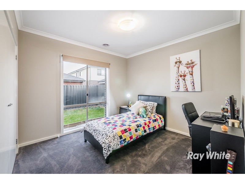 7 Tinnadice Road, Cranbourne East VIC 3977