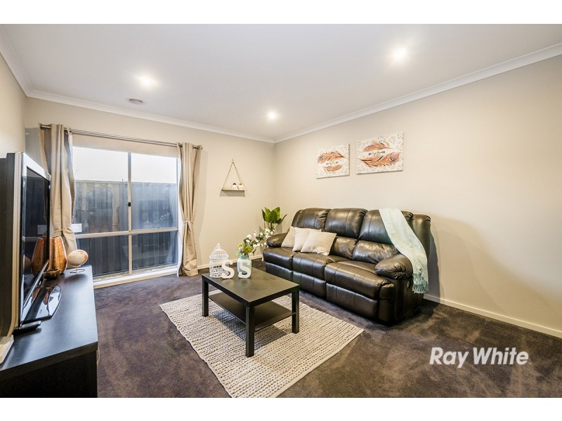 7 Tinnadice Road, Cranbourne East VIC 3977