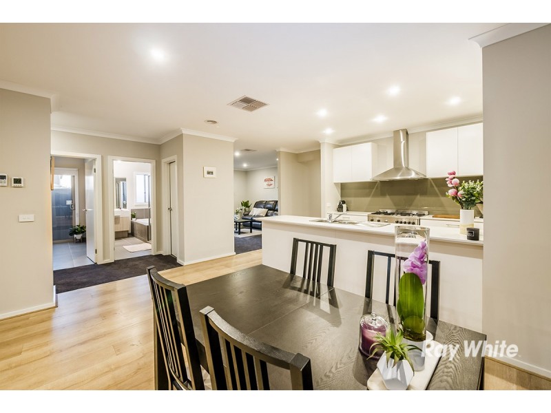 7 Tinnadice Road, Cranbourne East VIC 3977